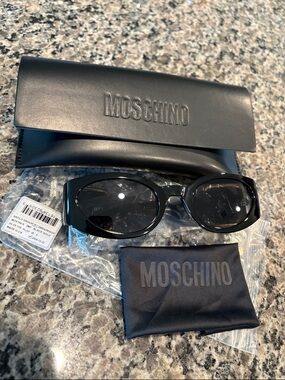 NWT Moschino Women's Black Oval Buckle sunglasses